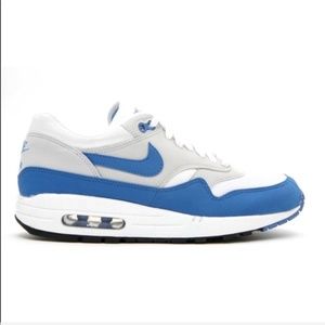 Nike Women’s Air Max Shoes (size 7)